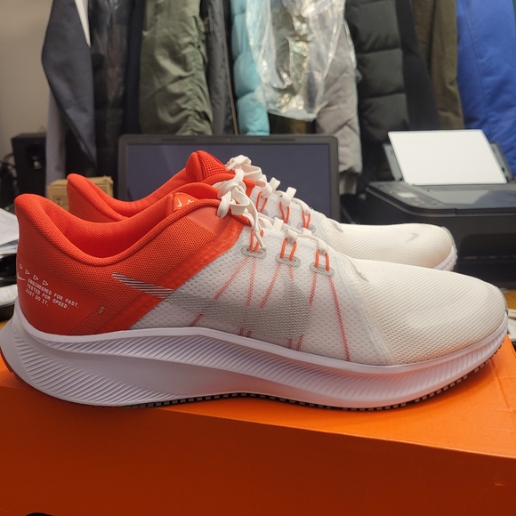 Man's Nike Sneaker - Picture 7 of 10